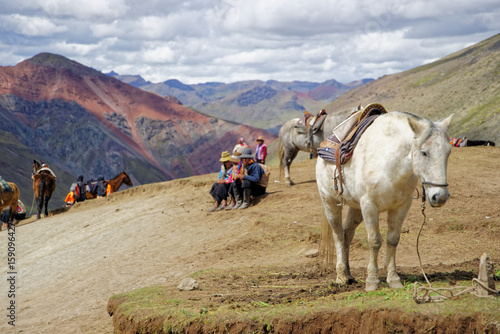 Rainbow Mountain Horse Ride © Peto