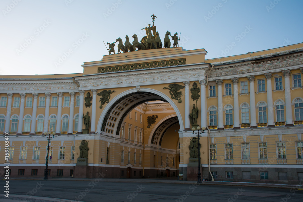 arch of the general staff on palace square	