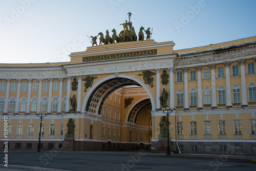 arch of the general staff on palace square 