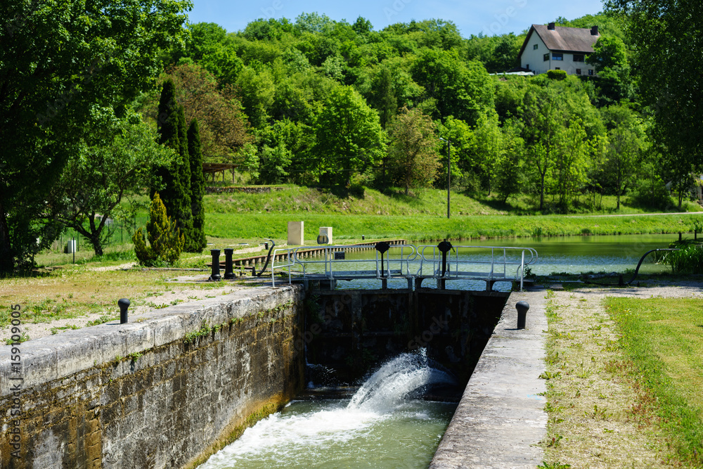 F, Burgund, la Bussière-sur-Ouche, Am Canal de Bourgogne, Schleuse F, Burgund, la Bussière-sur-Ouche, Am Canal de Bourgogne, Schleuse