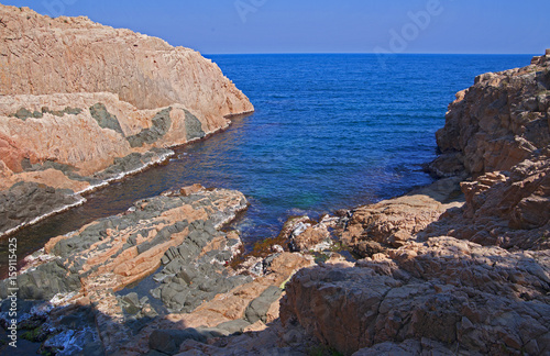 Costa Brava en la zona de Aigua Brava entre rocas y mar en Girona Cataluña España