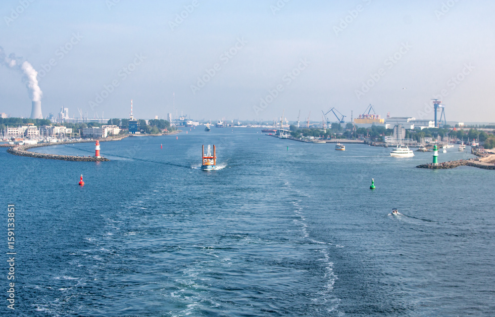Hafeneinfahrt Rostock Warnemünde