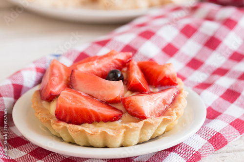 Mini tartlets with fresh strawberries and custard