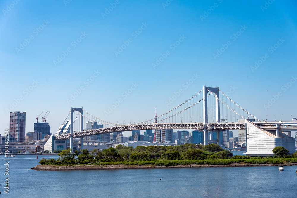 Naklejka premium 東京・お台場から望むレインボーブリッジ
