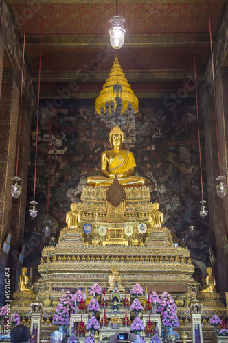 Wat Phra Chetuphon (locally known as Wat Pho) is famed for the massive ‘Reclining Buddha’ it houses. © stockphotokae