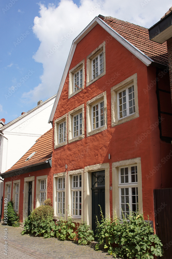 Rotes historischen Gebäude in der Münsterstraße in Telgte, Nordrhein-Westfalen