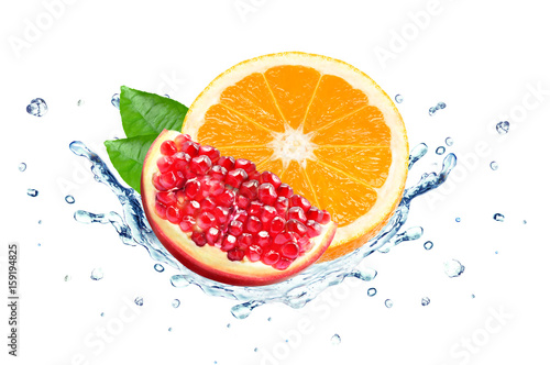 Fototapeta Naklejka Na Ścianę i Meble -  Pomegranate and orange splash water