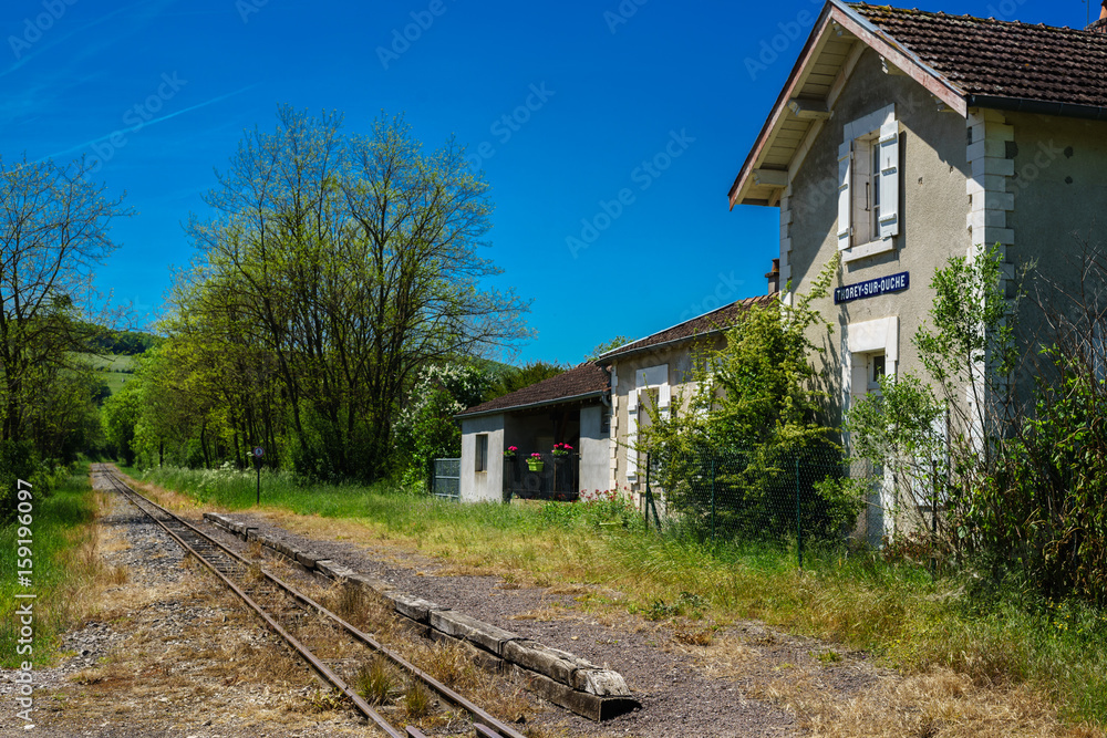 F, Burgund, Thorey-sur-Ouche, alte, verlassene Bahnstation an der Schmalspurbahn F, Burgund, Thorey-sur-Ouche, alte, verlassene Bahnstation an der Schmalspurbahn