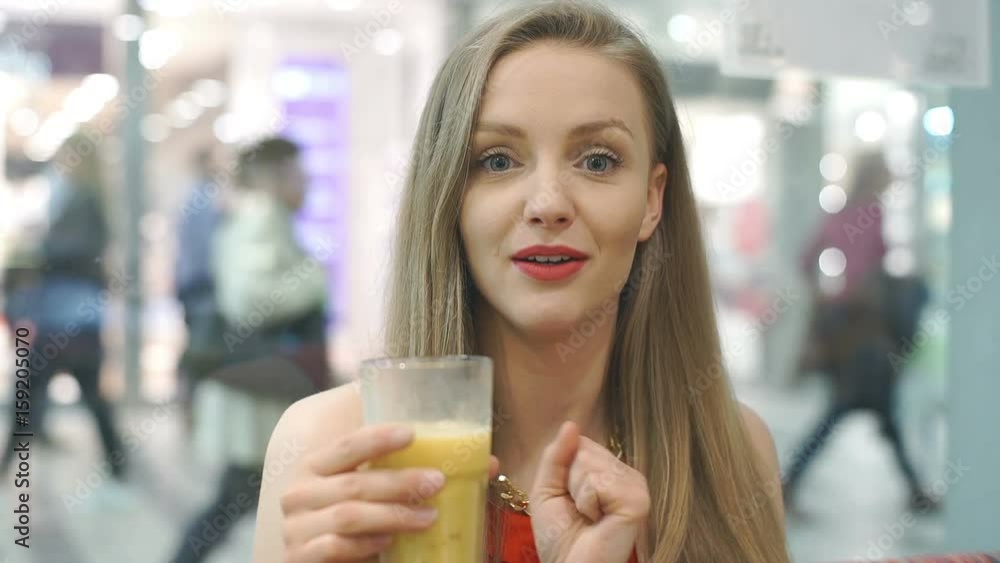 Elegant woman holding glass with orange juice and speaking to the camera, steadycam shot
Elegant woman holding glass with orange juice and speaking to the camera, steadycam shot