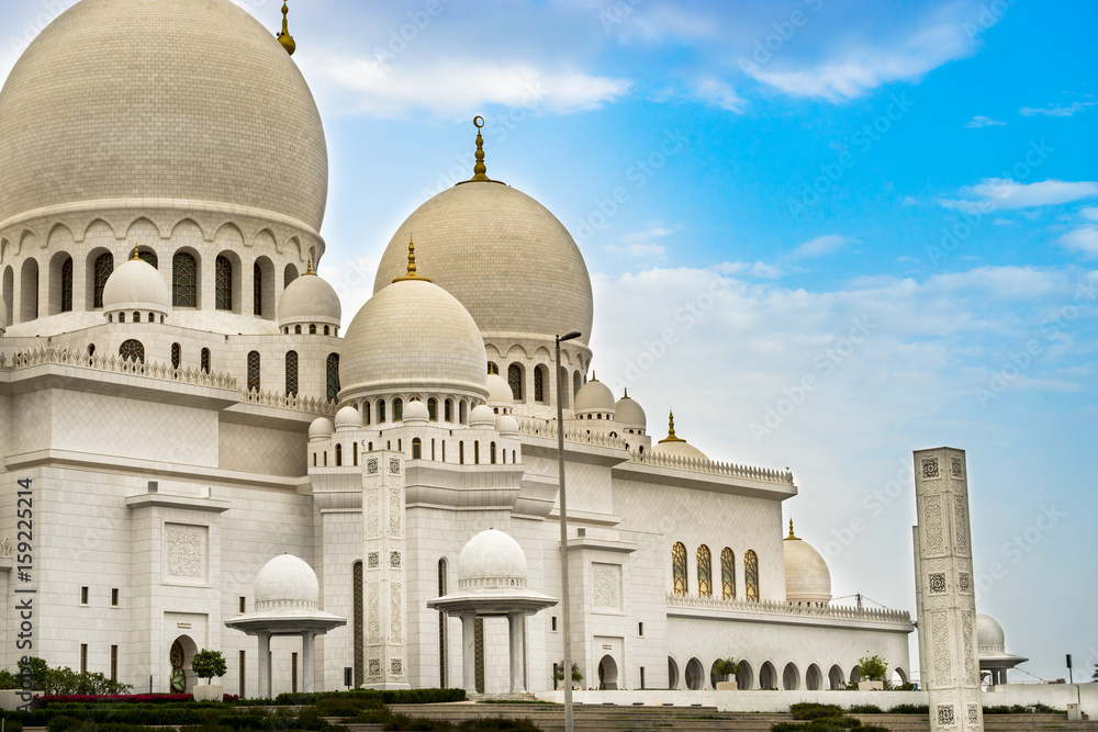 Panoramic picture Sheikh Zayed Grand Mosque in Abu Dhabi, United Arab Emirates.