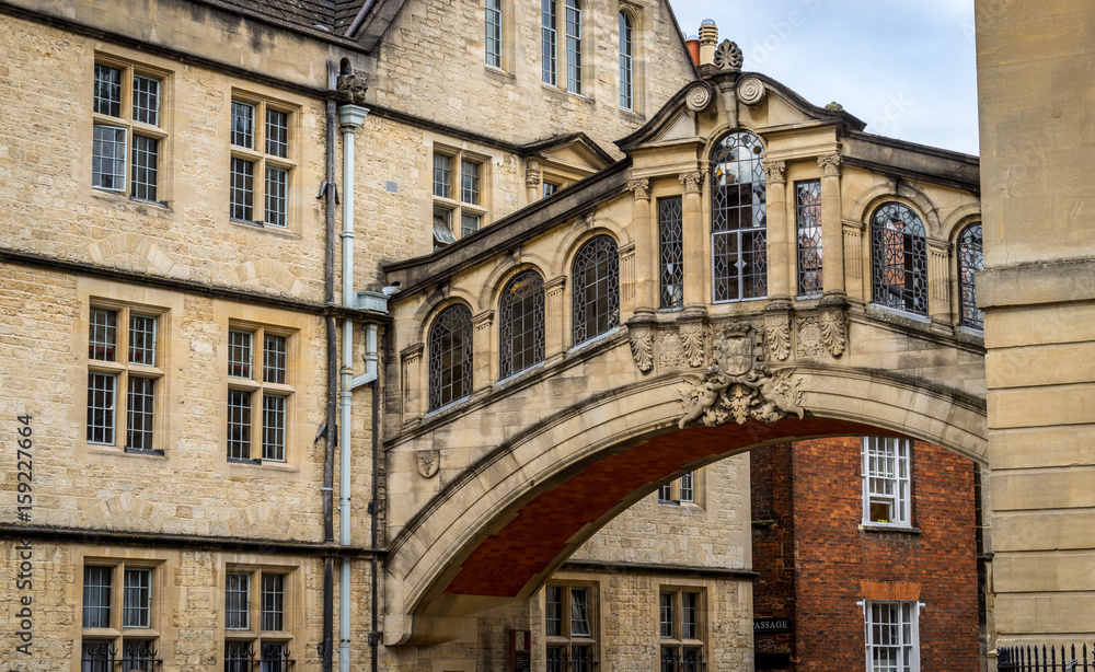 Fototapeta premium The Bridge of Sighs between Hertford College university buildings. New College Lane, Oxford, Oxfordshire, England