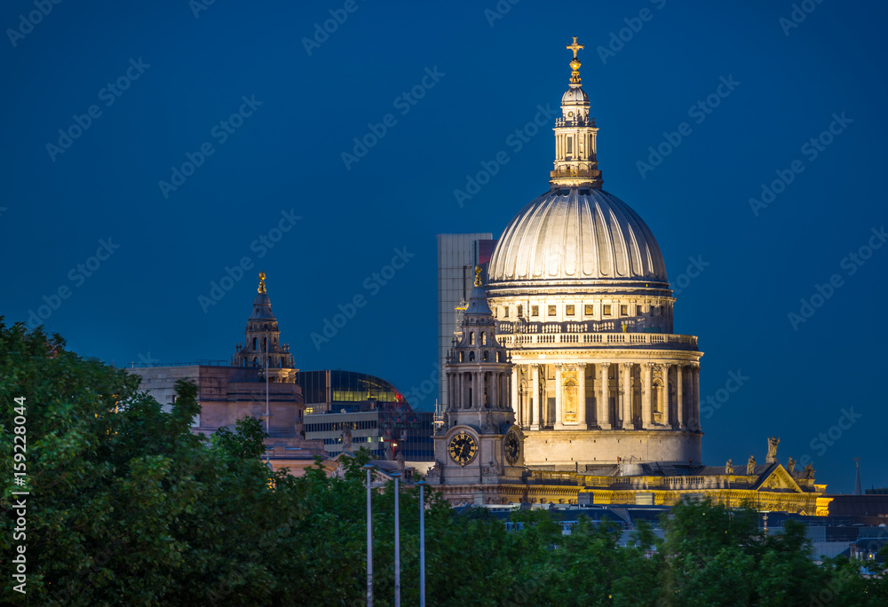 St Pauls Cathedral in London, UK at night