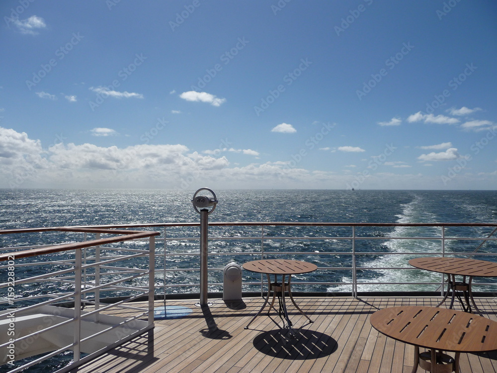 Fotografie Fernglas auf einem Kreuzfahrtschiff