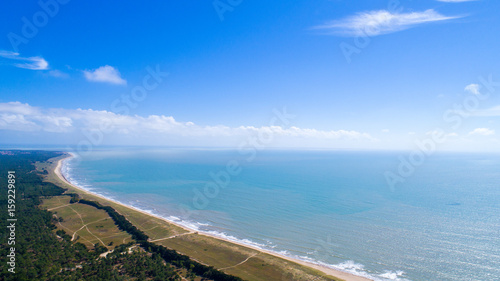Photographie aérienne de la plage de la Barre-de-Monts en Vendée, France