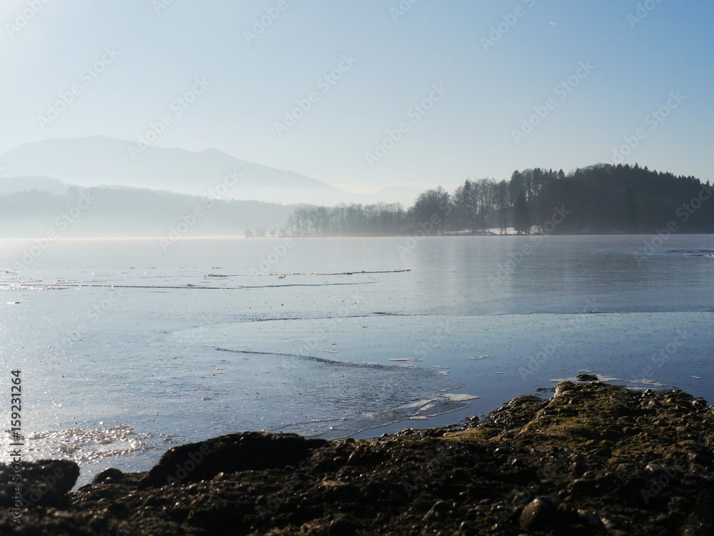 Zugefrorener See