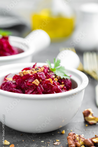 Beetroot salad with nuts