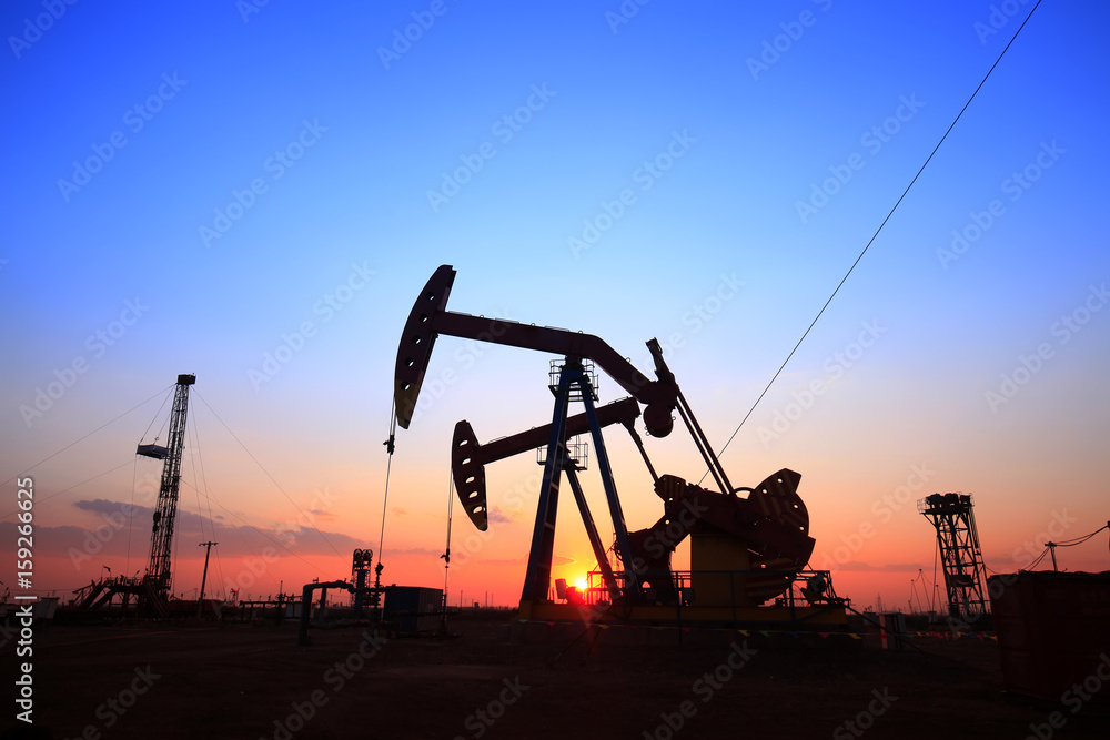 In the evening, the silhouette of the oil pump