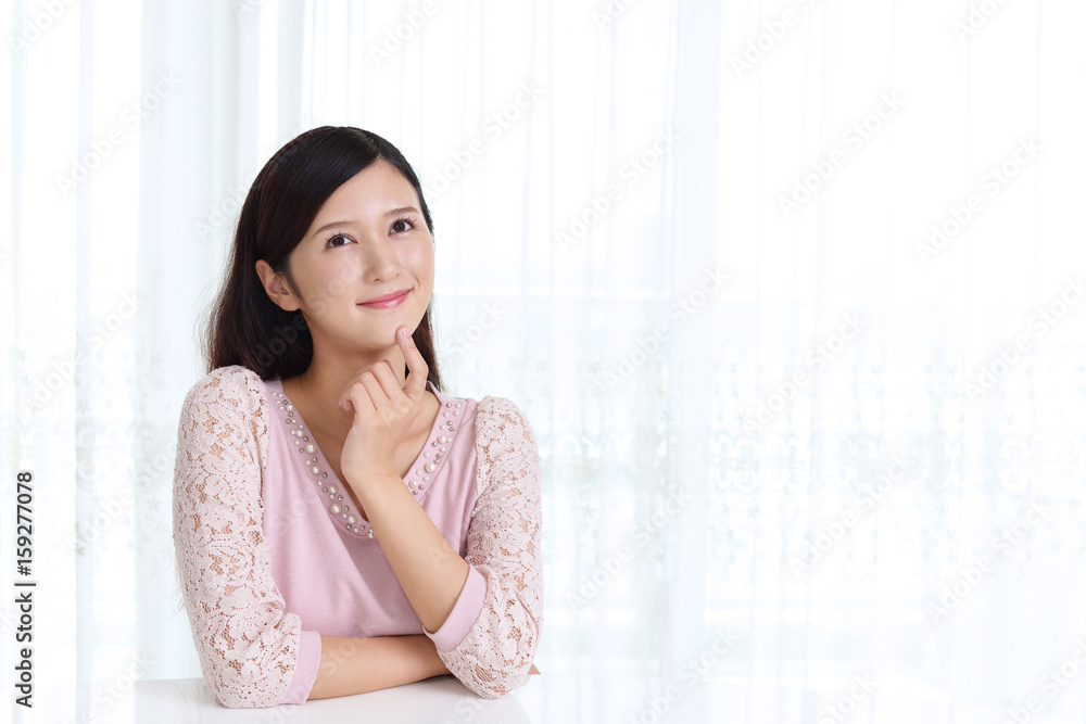 微笑む女性 微笑む女性