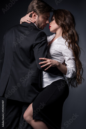 Foto young sensual couple in love embracing and able to kiss in erotic scene