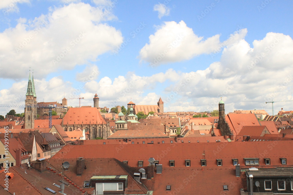 Nürnberg Panorama / Blick über die Dächer der Frankenmetropole auf Burg, St. Sebaldus und Frauenkirche