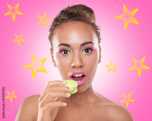 Young woman eating deliciou...