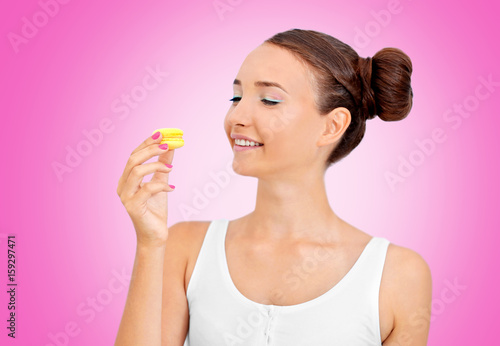 Cute girl with macaroon on ...