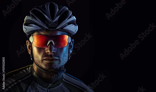 Obraz Rowerzysta. Dramatyczny portret z bliska