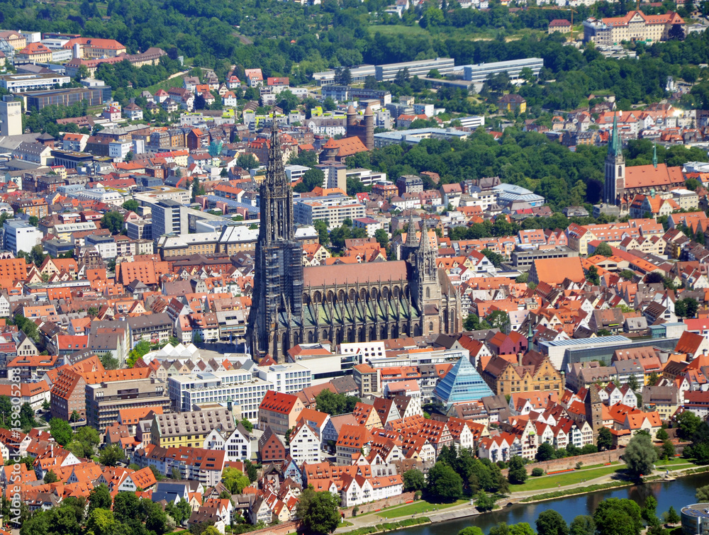 Obraz premium Closer Aerial view of Ulm Minster (Ulmer Münster) and Ulm, south germany on a sunny summer day