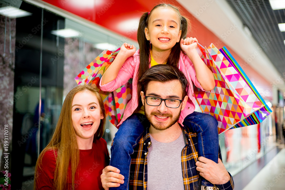 Fototapeta premium Happy family shopping