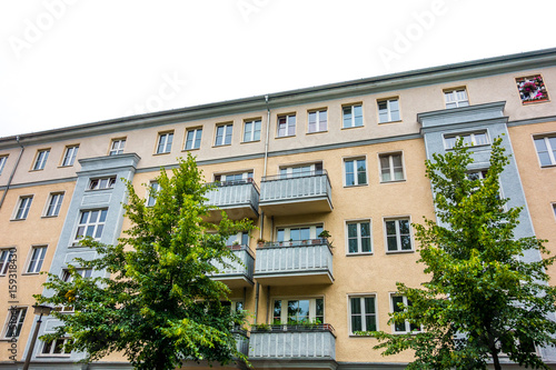 yellow and grey facaded building © Robert Herhold