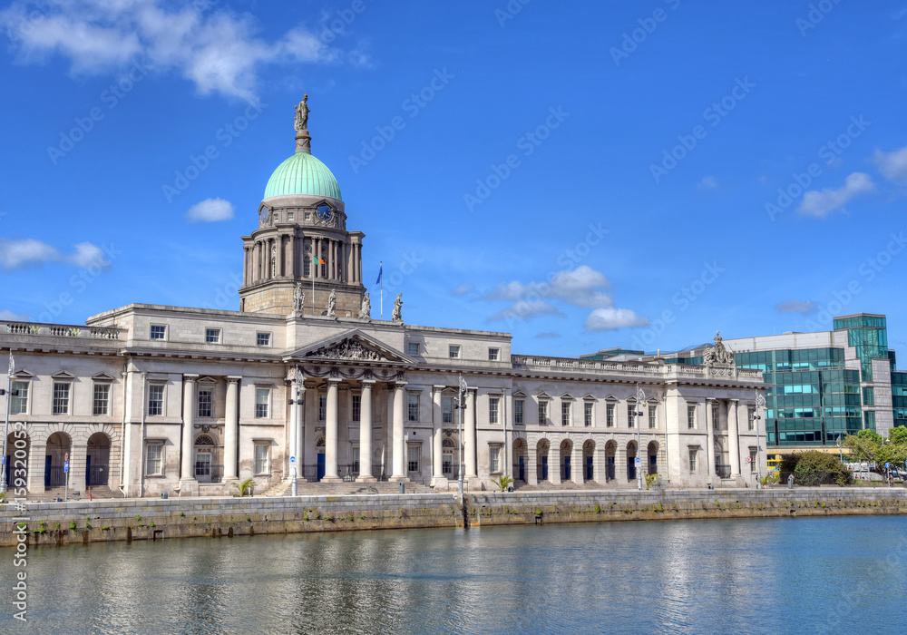 Fototapeta premium The Custom House across the River Liffey in Dublin, Ireland.