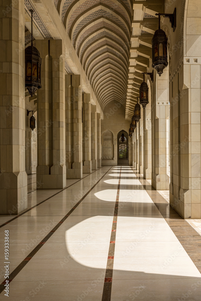 Fototapeta premium Sunny Courtyard Colonnade at Oman Grand Mosque