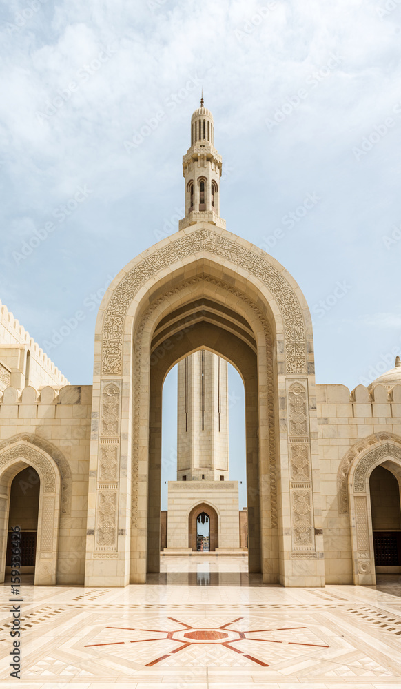 Fototapeta premium Courtyard and ornate arch leading to a minaret