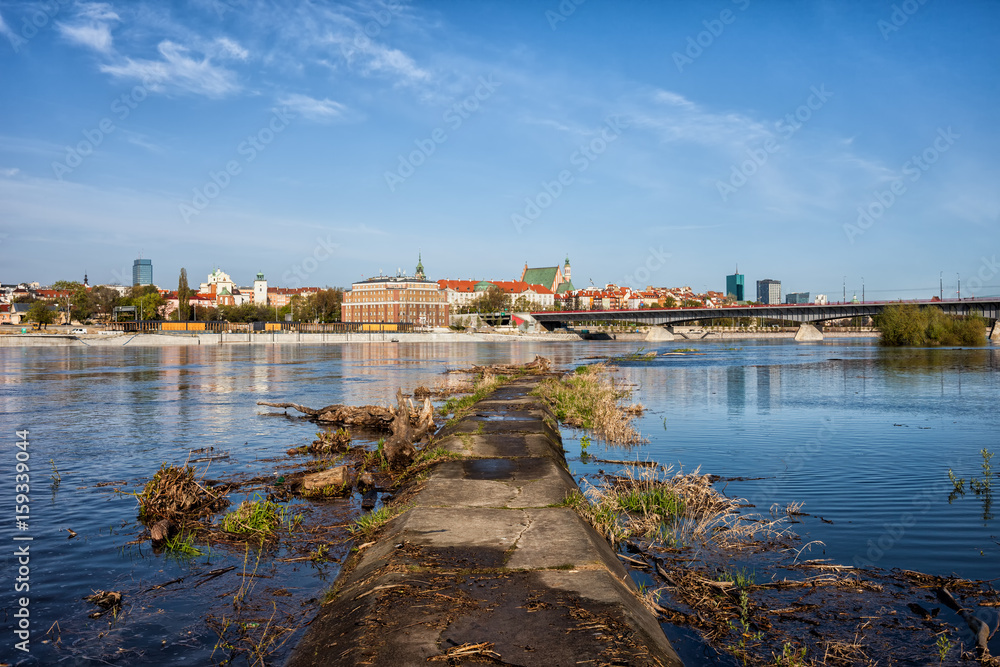 Fototapeta premium Stare molo nad Wisłą w Warszawie