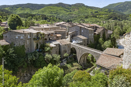 Tableau sur toile Das Städtchen Jaujac in der Ardeche, Südfrankreich