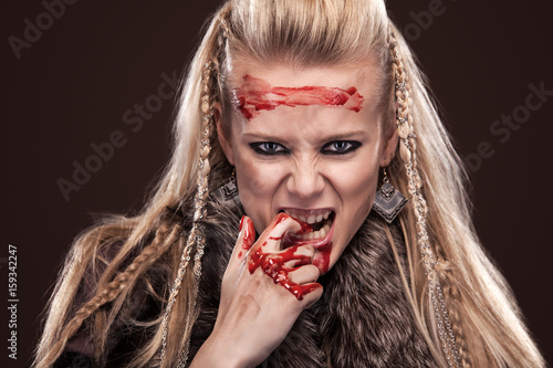 Obraz na plátně Portrait of viking woman in a traditional warrior clothes.