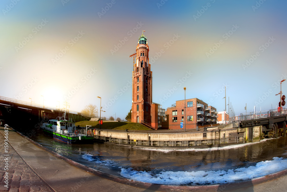 Simon-Loschen-Turm mit Schleuse im Vordergrund, Hafenanlage von Bremen 