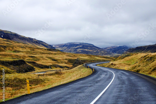 Obraz na płótnie icelandic road to nowhere