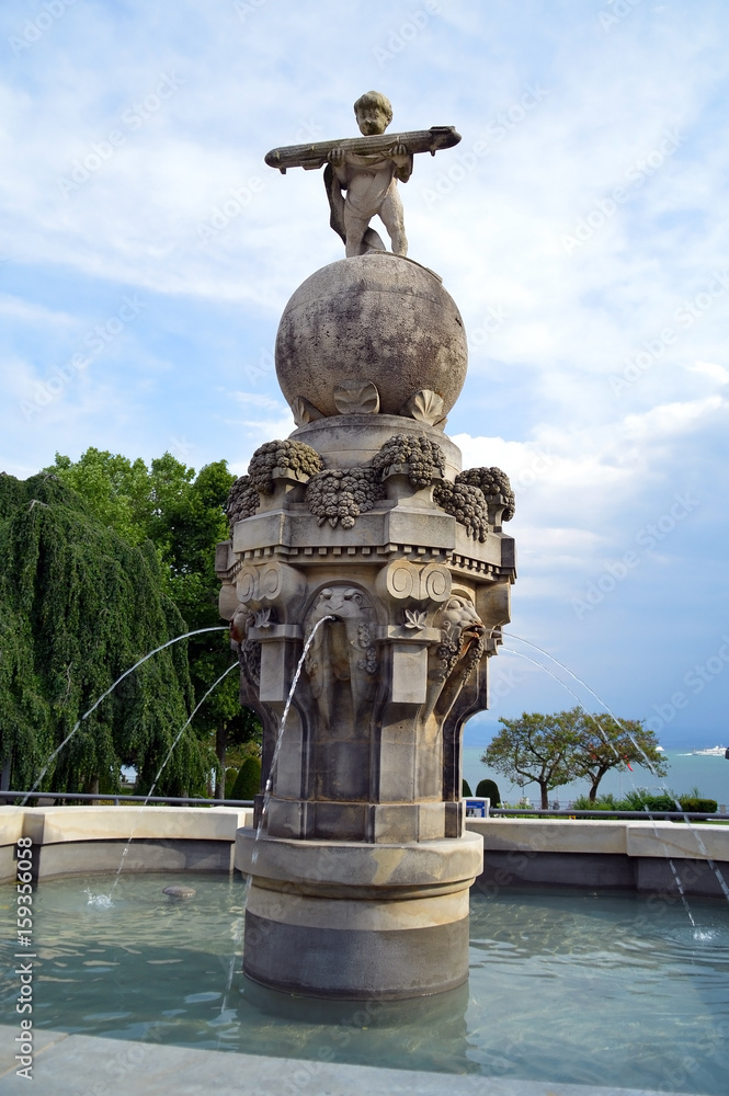 Obraz premium Zeppelin fountain