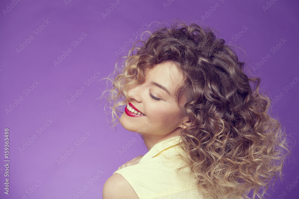 beautiful curly girl with closed eyes - obrazy, fototapety, plakaty 