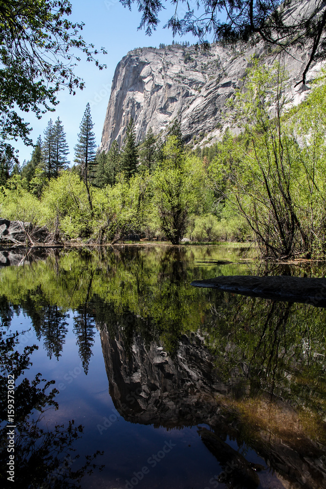 Berg-Spiegelung im See - Yosemite National Park - Mirror Lake - el capitan im Hintergrund Berg-Spiegelung im See - Yosemite National Park - Mirror Lake - el capitan im Hintergrund