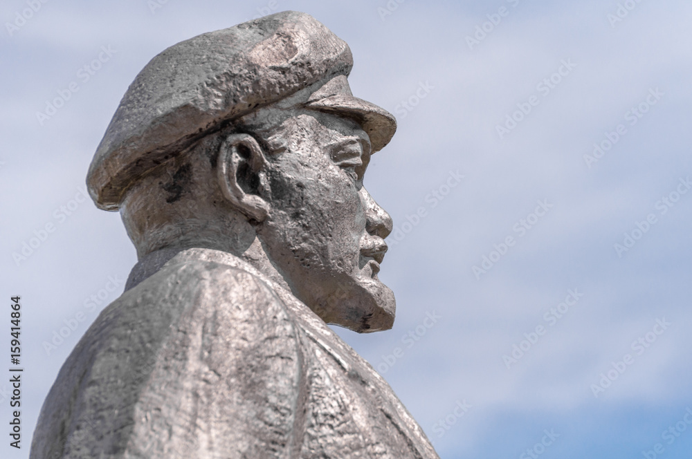 Obraz premium Kremenivka, Ukraine - May 21, 2017: The monument to Vladimir Lenin, the Soviet leader. Stone statue with a view to the sky. Back view.