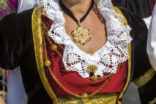 Fotografia SELARGIUS, ITALIA - SETTEMBRE 11, 2016: Antico sposalizio selargino - dettaglio