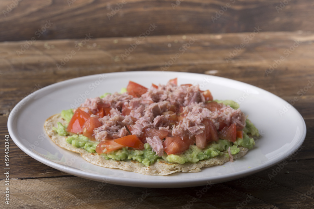 Fajita of oats with tomat, avocado and tuna Fajita of oats with tomat, avocado and tuna
