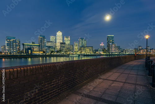Canvas Print Canary Warf financial skyscrapers illuminated, London