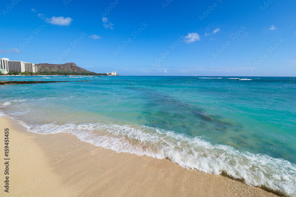 ハワイ、ワイキキビーチの波