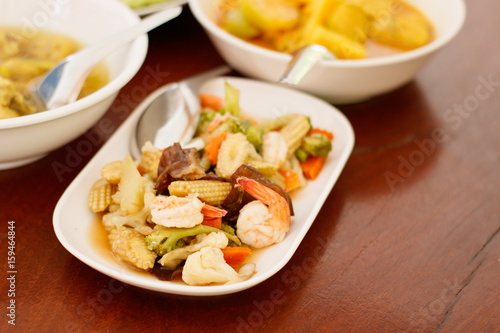 Stir-fried mixed vegetables with oyster sauce