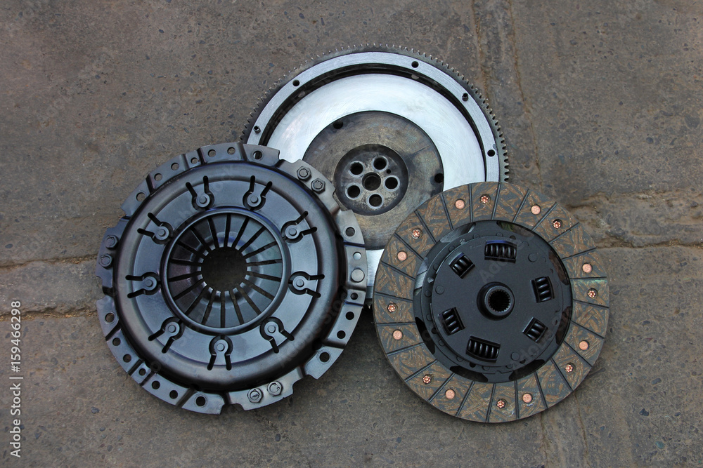 Nicely rebuilt clutch and pressure plate of an old german 1990 4WD van, rebuilt in Chile, South America