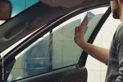Wallpaper Mural Worker polishing tinted car window Torontodigital.ca