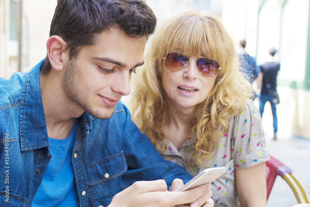 Fototapeta premium couple drinking coffee with your mobile phone